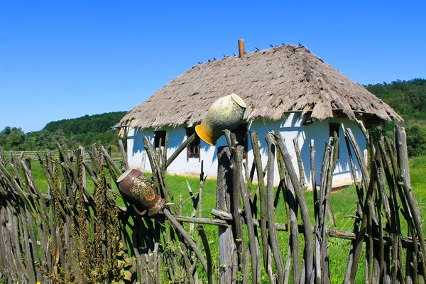 Oude traditionele Oekraïense vakantiehuis — Stockfoto