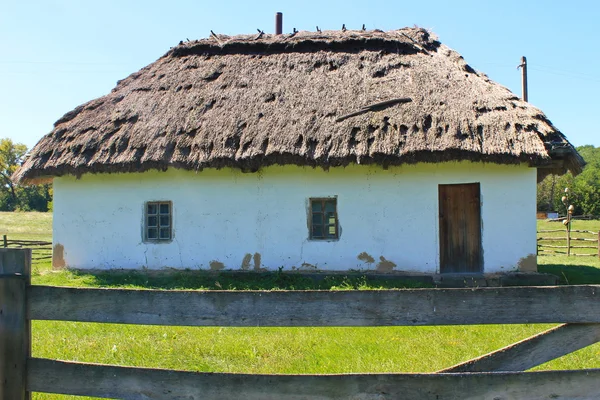 Oud traditioneel Oekraïens Huis — Stockfoto