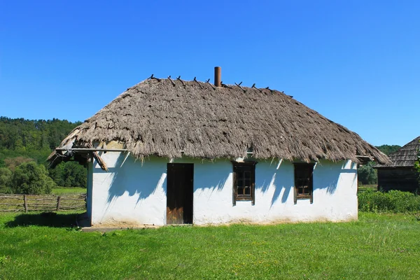 Oud traditioneel Oekraïens Huis — Stockfoto