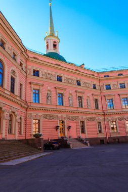 Mikhailovsky Kalesi ya da Mühendisler Kalesi, I. Paul 'un Rusya' nın başkenti Saint Petersburg 'da bulunan eski kraliyet konutudur.