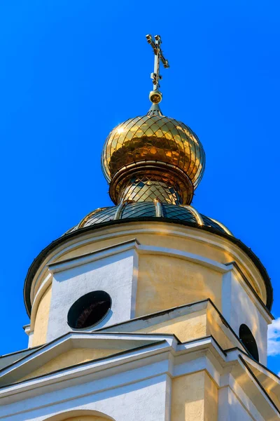 Primer Plano Cruz Oro Una Cúpula Iglesia Ortodoxa — Foto de Stock