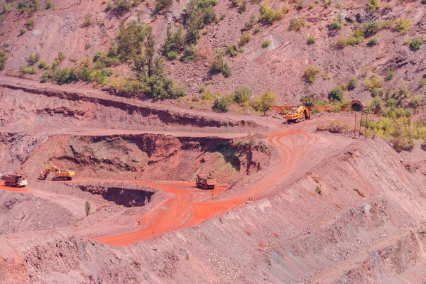 Gran Cantera Mineral Hierro Con Camiones Volquete Trabajo Excavadoras Kryvyi — Foto de Stock