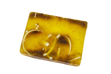 Beyaz arkaplanda el yapımı sabun çubuğu izole