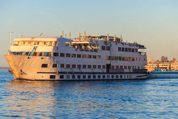 Cruise Ship Sailing Nile River Egypt — Stock Photo, Image