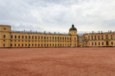 Büyük Gatchina Sarayı, Rusya 'nın St. Petersburg banliyösü Gatchina' da bir saraydır.