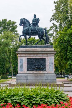 St. Petersburg, Rusya 'daki Aziz Michael Kalesi yakınlarındaki Büyük Peter Anıtı