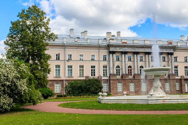 Μαρμάρινο Συντριβάνι Στο Πάρκο Catherine Στο Tsarskoye Selo Στο Πούσκιν — Φωτογραφία Αρχείου