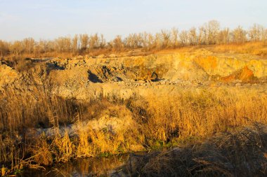 Granit ocağındaki maden kaynaklarının çıkarılması