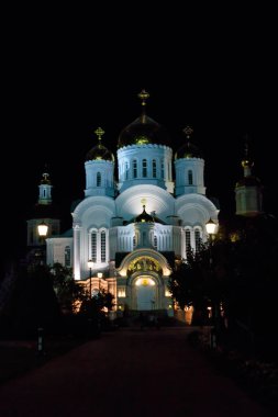 Rusya 'nın Diveyevo kentindeki Kutsal Üçlü-Aziz Seraphim-Diveyevo Manastırı' nın şekil değiştirme katedrali