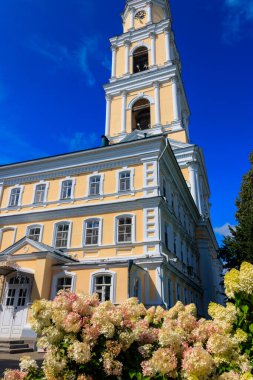 Diveyevo, Rusya 'daki Kutsal Trinity-Saint Seraphim-Diveyevo Manastırı' nın çan kulesi.