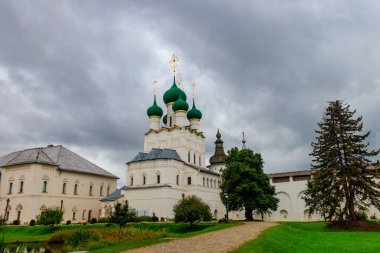 Rostov Kremlin 'in mimari topluluğu Rostov Veliky, Rusya' da. Rusya 'nın altın yüzüğü