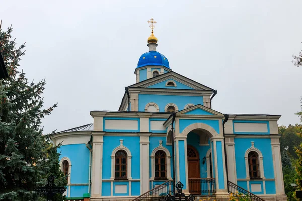 Храм Честь Володимира Ікона Божої Матері Оптинового Монастиря Optina Pustyn — стокове фото