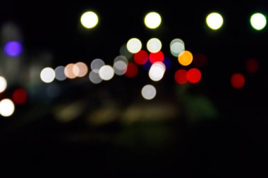 Bokeh efektli bulanık şehir ışıklarının soyut arkaplanı