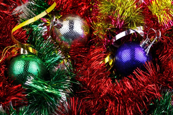 Composizione Natalizia Con Palline Natalizie Orpelli Multicolori Palle Natale Fili — Foto Stock