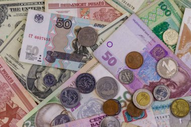 Farklı ülkelerden banknot ve madeni paraların arka planı