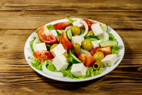 Griechischer Salat Mit Frischem Gemüse Feta Käse Und Grünen Oliven — Stockfoto