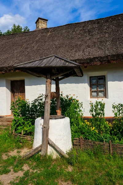 Vieux Puits Dans Village Ukraine — Photo