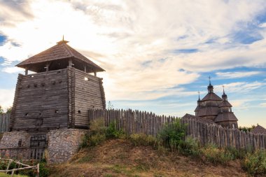 Ukrayna, Zaporizhia 'daki Khorytsia adasında Ortaçağ ahşap Zaporozhian Sich' i