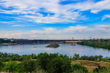 Zaporizhia, Ukrayna 'daki Dinyeper nehri üzerindeki Dinyeper Hidroelektrik İstasyonu.