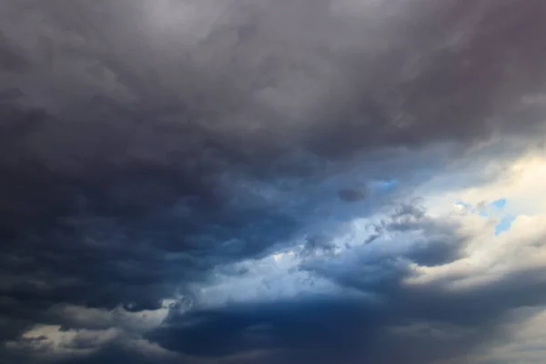 Duistere Storm Wolken Lucht Voor Onweer Regen Dramatische Lucht Achtergrond — Stockfoto