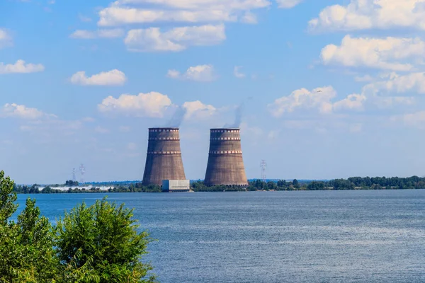 Охолоджувальні Вежі Запоріжжя Атомної Електростанції Енерходарі Україна — стокове фото