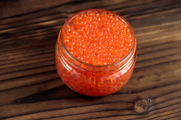 Caviar Rojo Tarro Vidrio Sobre Mesa Madera — Foto de Stock