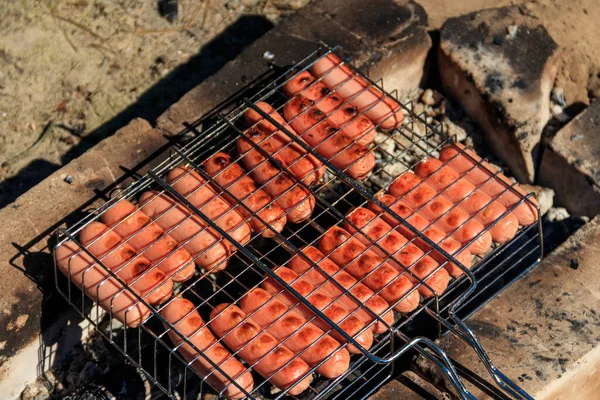 Griller Les Saucisses Dans Barbecue Cuire Sur Feu Camp — Photo