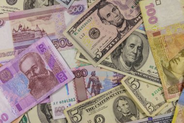 Amerikan dolarlarının, Rus rublelerinin ve Ukrayna Hryvnialarının çok yönlü geçmişi