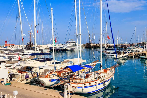 Białe Jachty Porcie Morskim Kemer Prowincja Antalya Turcji Kemer Marina — Zdjęcie stockowe