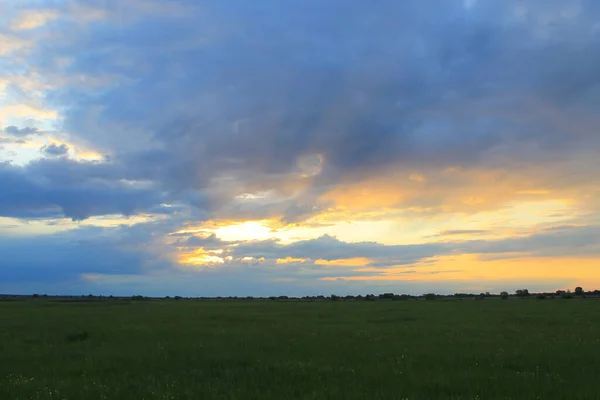 草原の夕日 — ストック写真