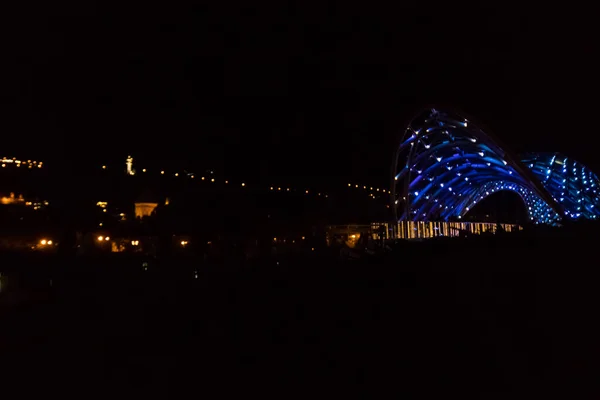Мост Мира Тбилиси Пешеходный Мост Через Реку Кура Ночью — стоковое фото