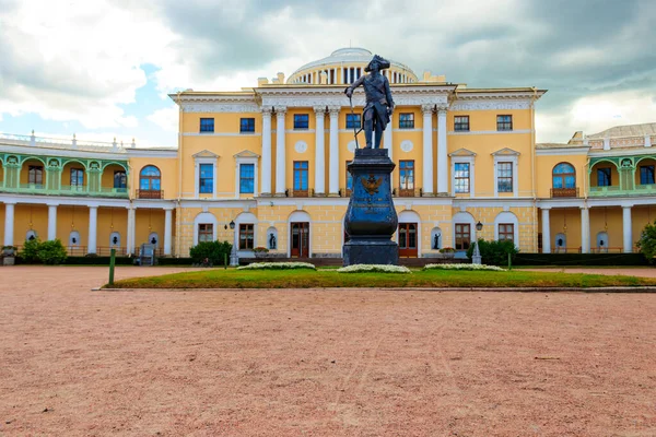 Monumento Emperador Pablo Frente Palacio Pavlovsk Rusia Inscripción Pedestal Emperador — Foto de Stock