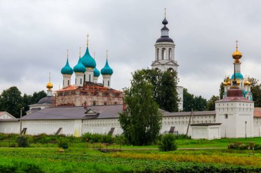 Yaroslavl, Rusya 'daki Vvedensky Tolga manastırı. Rusya 'nın altın yüzüğü