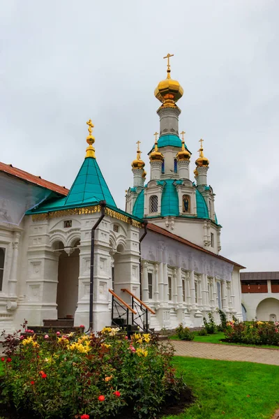 Megváltó Temploma Csodálatos Kórházi Kórtermekkel Vvedensky Tolga Kolostorban Jaroszlavlban Oroszországban — Stock Fotó