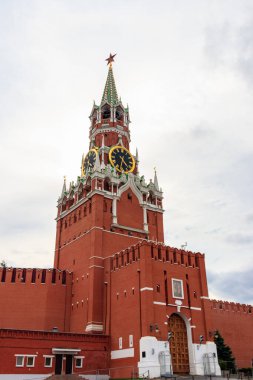 Kremlin 'in Moskova, Rusya' daki Kızıl Meydan 'daki Spasskaya Kulesi