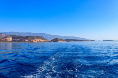Türkiye 'nin Antalya ilinin Demre ilçesi yakınlarındaki Taurus dağları ve Akdeniz manzarası