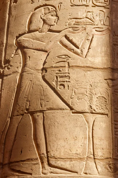 Αρχαία Αιγυπτιακά Έργα Ζωγραφικής Και Ιερογλυφικά Στον Τοίχο Στο Καρνάκ — Φωτογραφία Αρχείου