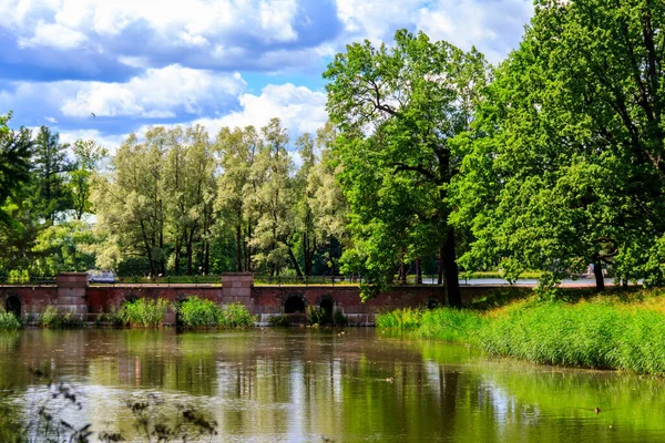 Плотина Мост Екатерининском Парке Царском Селе Пушкине Россия — стоковое фото