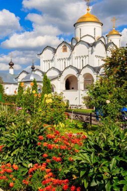 Rusya, Suzdal 'daki şefaat katedrali (Pokrovsky) manastırı. Rusya 'nın altın yüzüğü