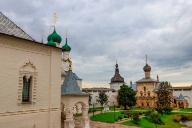 Rostov Kremlin 'in mimari topluluğu Rostov Veliky, Rusya' da. Rusya 'nın altın yüzüğü