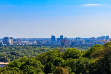 Ukrayna, Kiev 'deki Dinyeper Nehri' nin sol yakasının görüntüsü