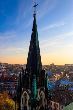 Aziz Kilisesi 'nin çan kulesinden Lviv şehri manzarası. Olha ve Elizabeth. Lvov şehri, Ukrayna