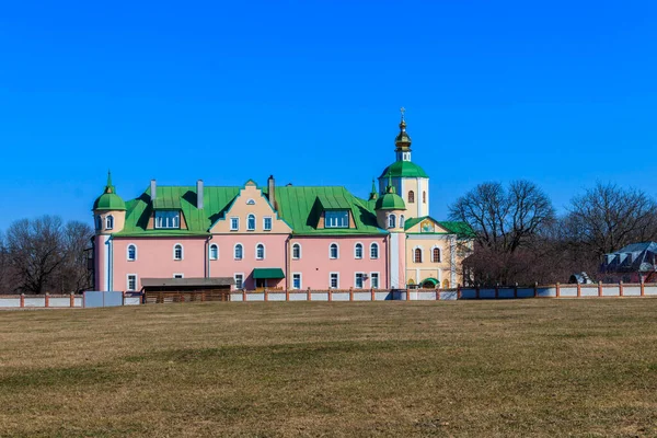 乌克兰Kholodny Yar的圣Trinity Motroninsky修道院 — 图库照片