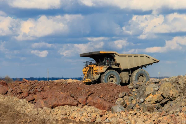 Huge Yellow Mining Dump Truck Working Iron Ore Quarry Mining — Stock Photo, Image