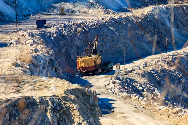 Big Yellow Excavator Working Granite Quarry — Stock Photo, Image