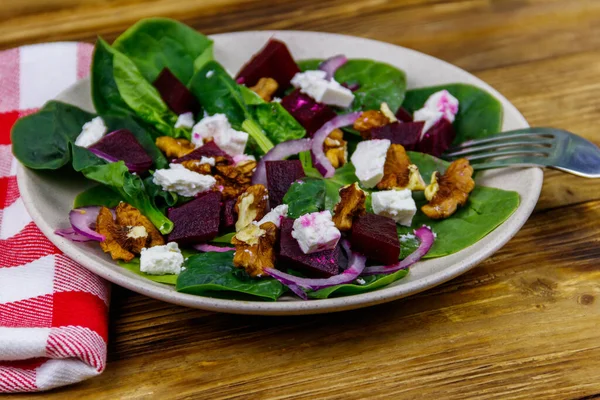 Tasty Spinach Salad Boiled Beetroot Feta Cheese Walnut Red Onion — Stock Photo, Image
