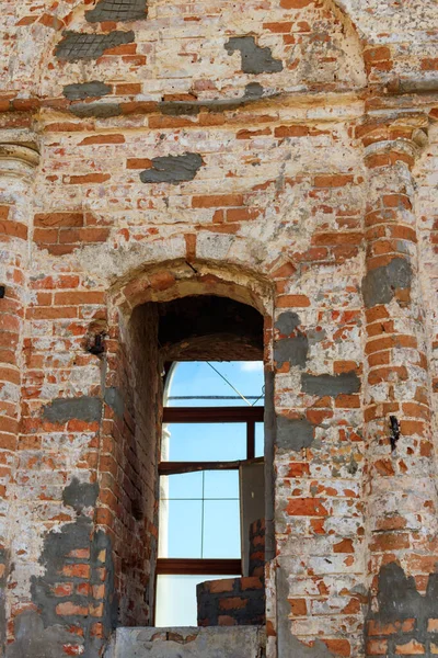 Bogenfenster Der Roten Backsteinwand Altbau — Stockfoto