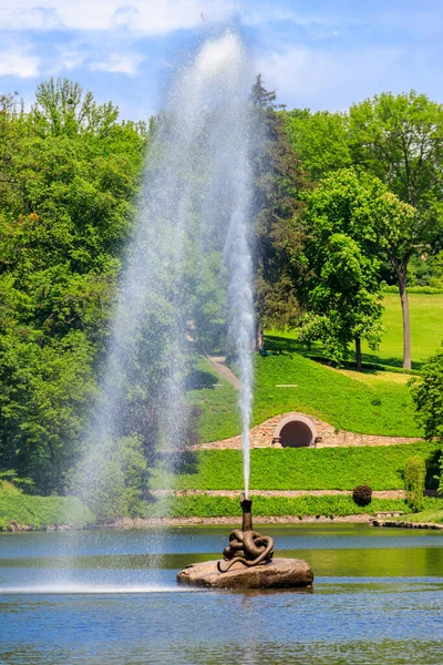 Pohled Jezero Hadí Fontánou Parku Sofiyivka Umánu Ukrajina — Stock fotografie