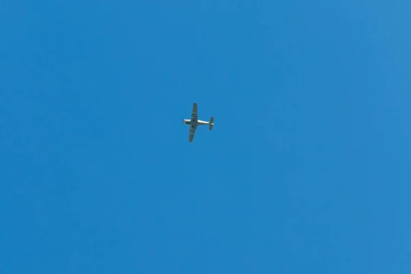 Biplano Volando Cielo Azul — Foto de Stock