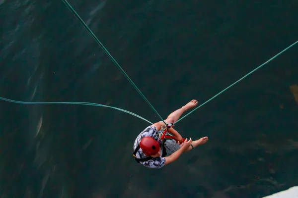 Seilspringen Aus Großer Höhe Von Der Brücke Bungee Jumping Von — Stockfoto